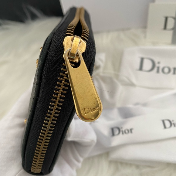🌺🌸 PRE- LOVED🌸🌺 Lady Dior Zip Around Wallet Studded Leather - Picture 5 of 9